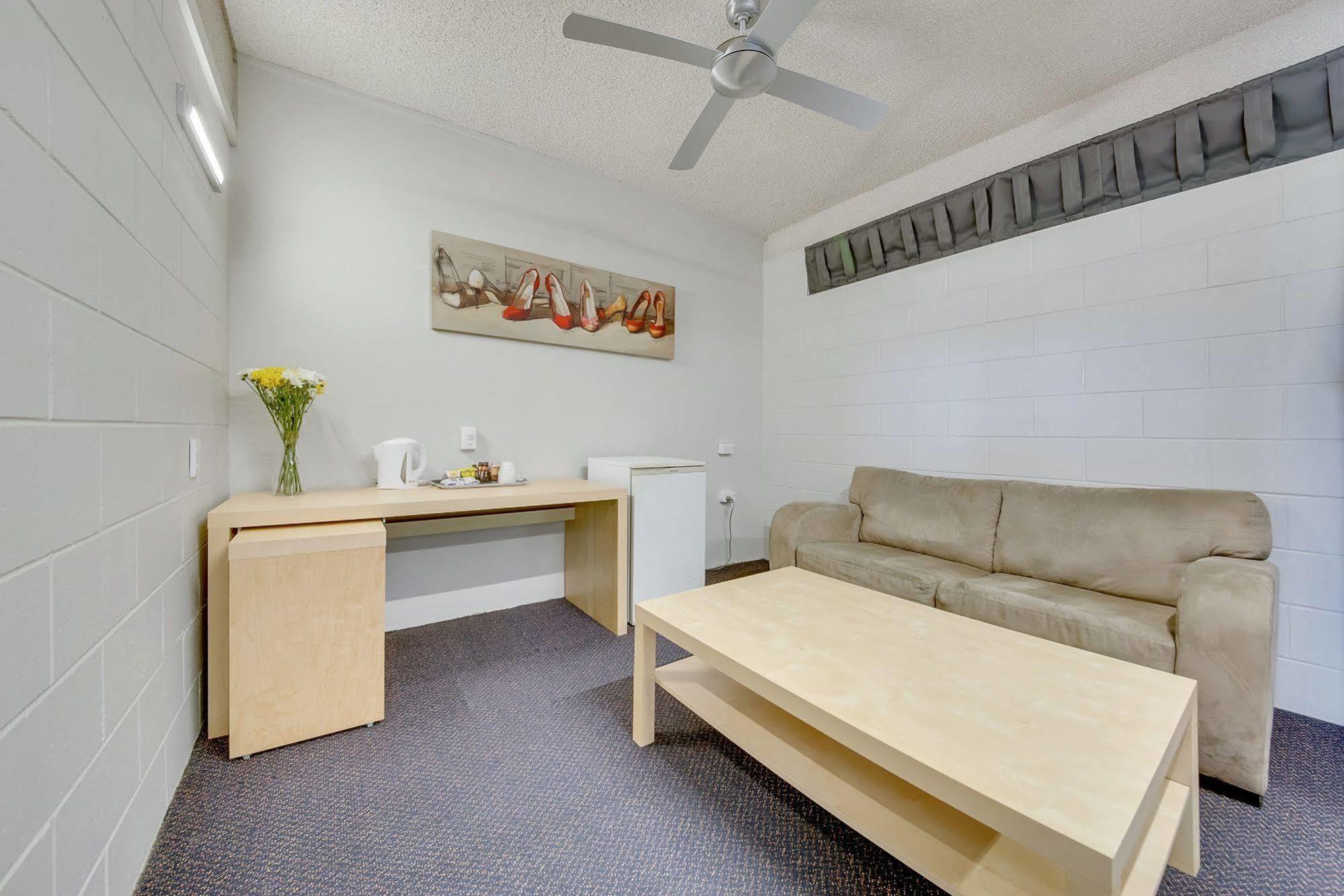 Camelot Motel Гладстон Екстериор снимка